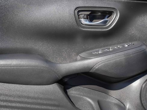 Used 2023 Honda HR-V LX image 17