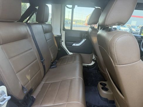 Used 2011 Jeep Wrangler Unlimited Rubicon w/ Connectivity Group AWD/4WD image 10