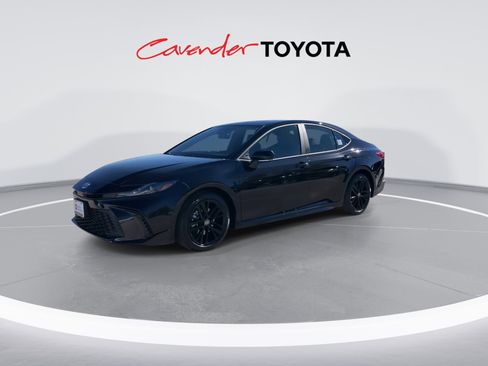 Used 2026 Toyota Camry SE image 4