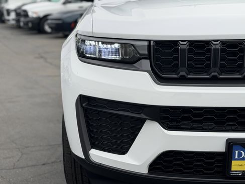 New 2026 Jeep Grand Cherokee Altitude image 13