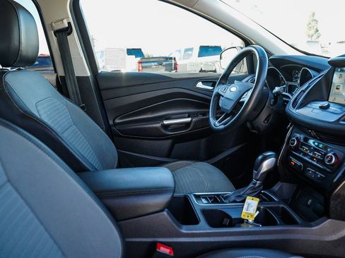 Used 2019 Ford Escape SE image 17