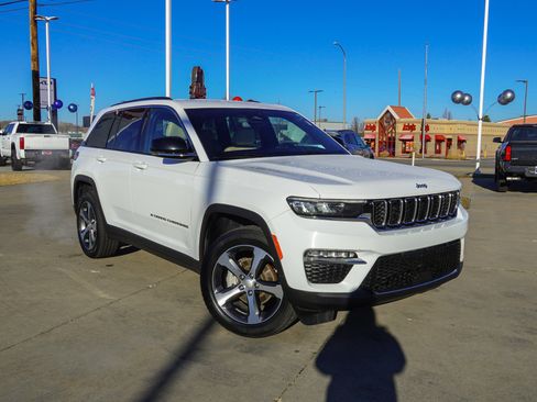 Used 2023 Jeep Grand Cherokee Limited image 41