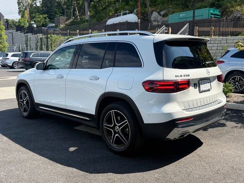 Used 2026 Mercedes-Benz GLB 250 4MATIC image 5