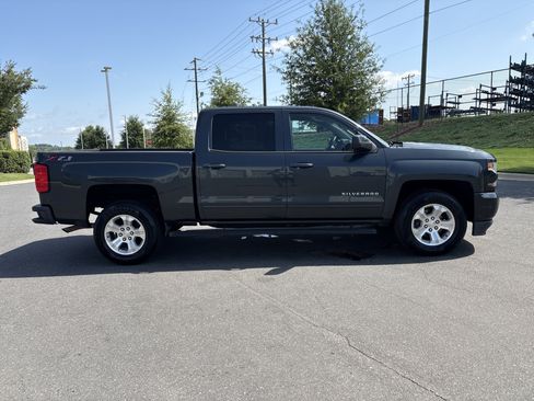Used 2018 Chevrolet Silverado 1500 LT w/ All Star Edition AWD/4WD image 10