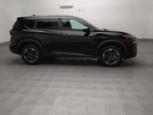 Used 2024 Nissan Rogue SV AWD/4WD image 11