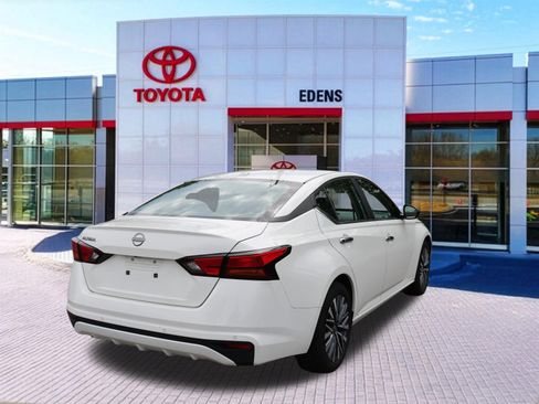 Used 2025 Nissan Altima 2.5 SV FWD image 3