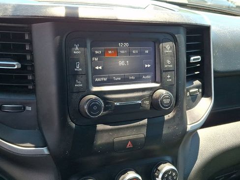 Used 2022 RAM 1500 Big Horn AWD/4WD image 3