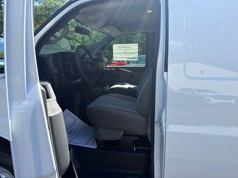 New 2026 GMC Savana 3500 w/ Driver Convenience Package RWD image 10