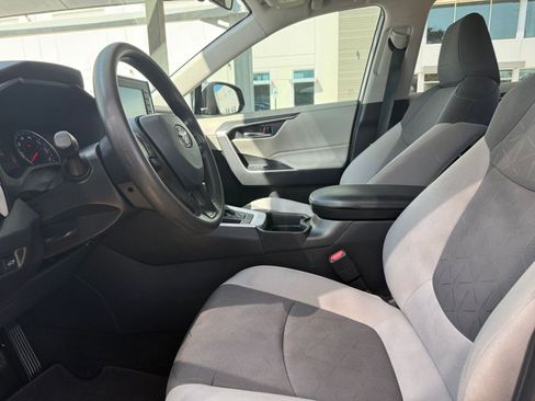 Used 2021 Toyota RAV4 XLE w/ Convenience Package image 27