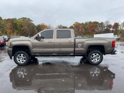 Used 2015 GMC Sierra 3500 Denali image 2