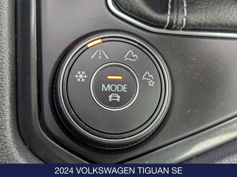 Certified 2024 Volkswagen Tiguan SE AWD/4WD image 27