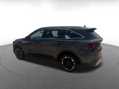 Used 2024 Kia Sorento S FWD image 10