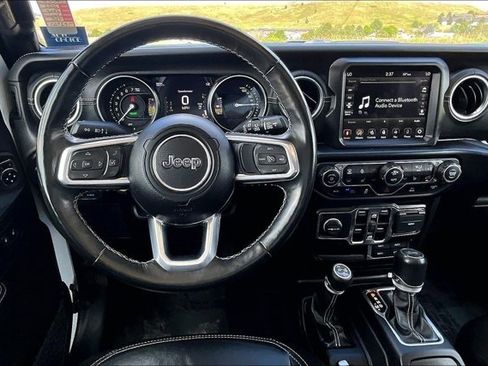 Used 2022 Jeep Wrangler Unlimited Sahara w/ Cold Weather Group AWD/4WD image 8