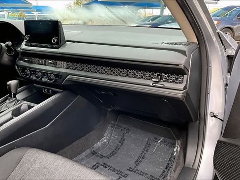 Used 2025 Honda Accord SE image 18