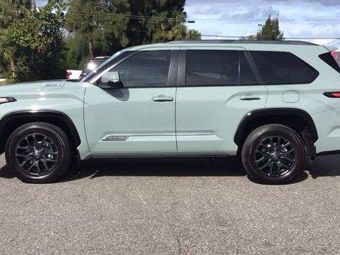 Used 2025 Toyota Sequoia Platinum image 8