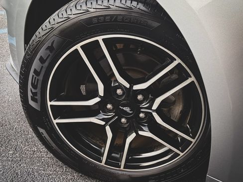 Used 2020 Ford Mustang Premium RWD image 4