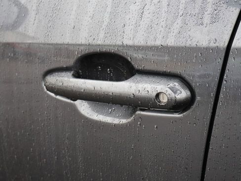 Used 2025 Toyota RAV4 XLE image 23