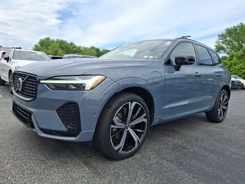 Certified 2023 Volvo XC60 T8 Ultimate w/ Climate Package AWD/4WD image 3