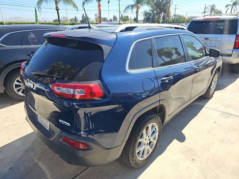 Used 2018 Jeep Cherokee Latitude Plus FWD image 3