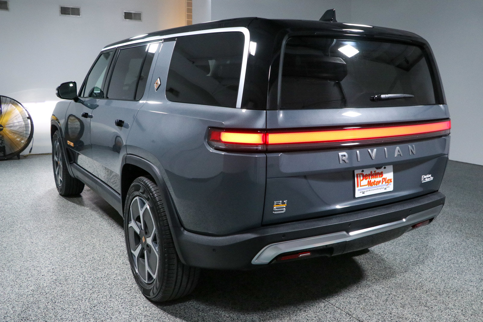 Used 2024 Rivian R1S Adventure Quad AWD/4WD image 8