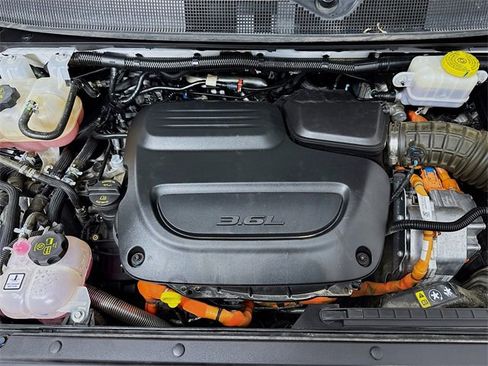 Used 2024 Chrysler Pacifica Select image 31