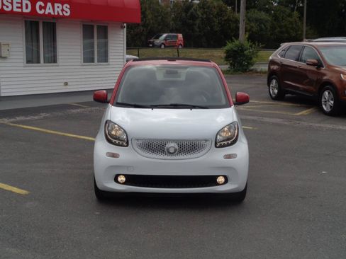 Used 2017 smart fortwo passion RWD image 11