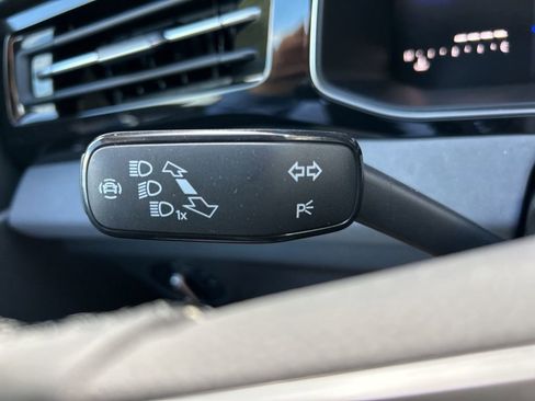 Used 2025 Volkswagen Jetta SE w/ Sunroof Package image 29