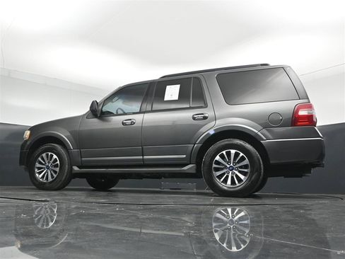 Used 2016 Ford Expedition XLT w/ Equipment Group 202A RWD image 34