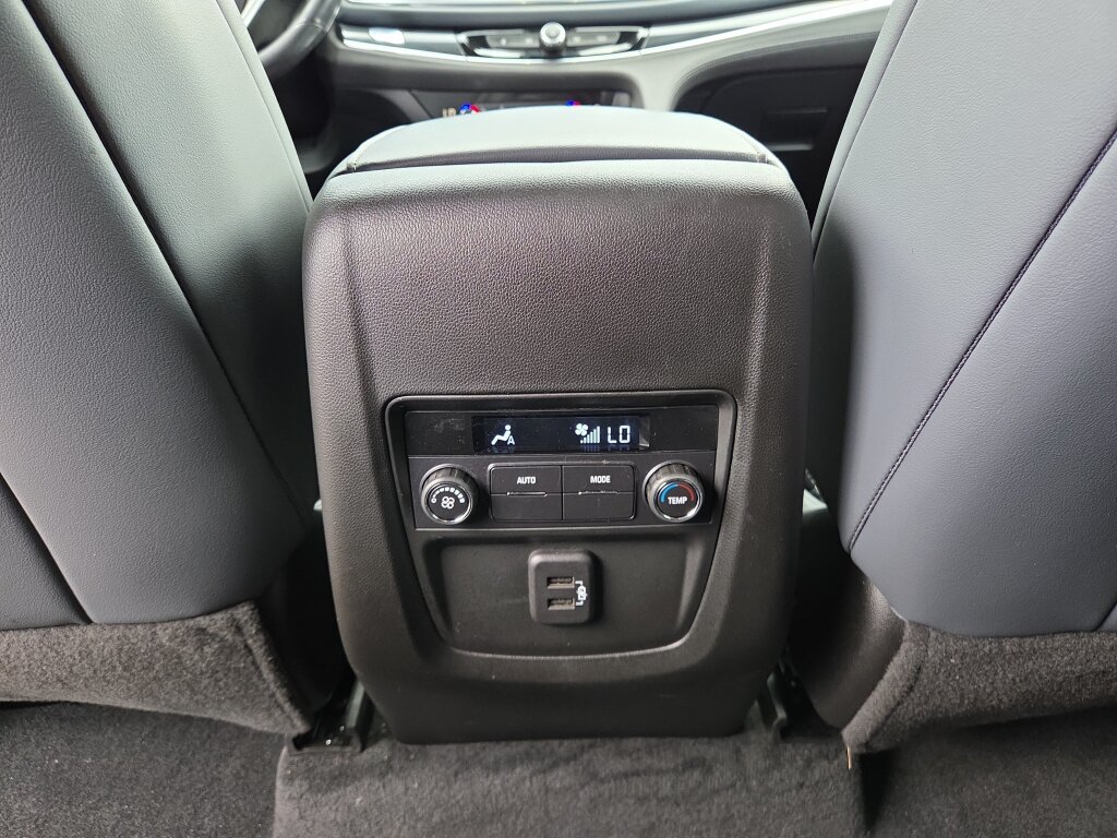 Used 2023 Buick Enclave Essence AWD/4WD image 13