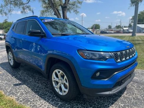 Used 2024 Jeep Compass Latitude AWD/4WD image 2