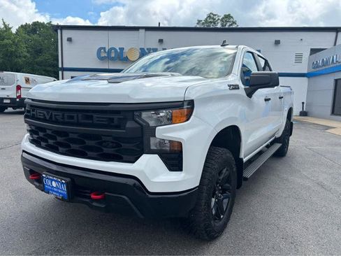 Used 2024 Chevrolet Silverado 1500 Custom Trail Boss w/ LPO, Dark Essentials Package AWD/4WD image 2