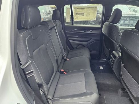 New 2026 Jeep Grand Cherokee Laredo AWD/4WD image 15
