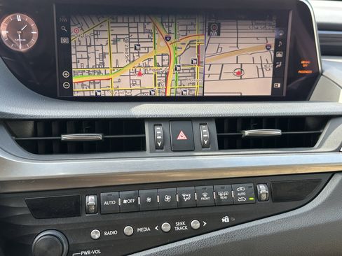 Used 2020 Lexus ES 350 w/ Premium Package image 30