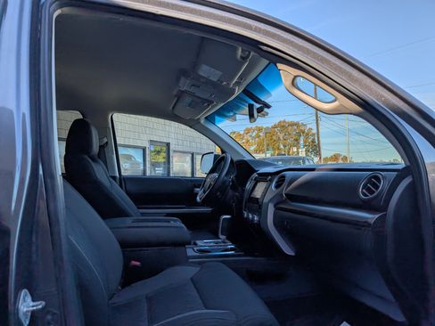 Used 2017 Toyota Tundra SR5 w/ SR5 Upgrade Package image 17