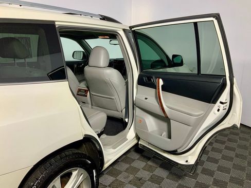 Used 2013 Toyota Highlander Limited FWD image 32