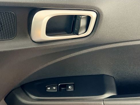 Used 2024 Hyundai Venue SEL FWD image 31
