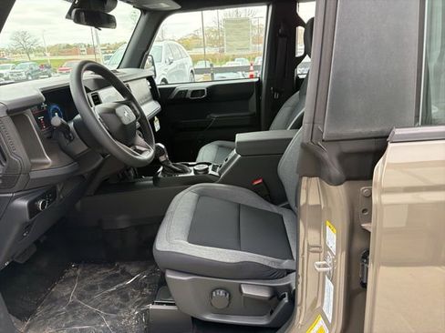 New 2025 Ford Bronco 4-Door AWD/4WD image 13
