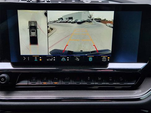 Used 2024 Chevrolet Silverado 2500 ZR2 w/ Technology Package image 17