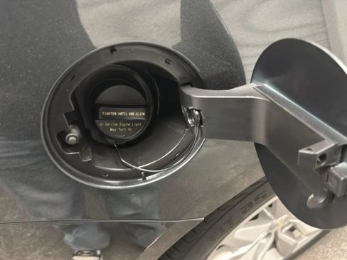 Used 2018 Chevrolet Impala LT FWD image 28