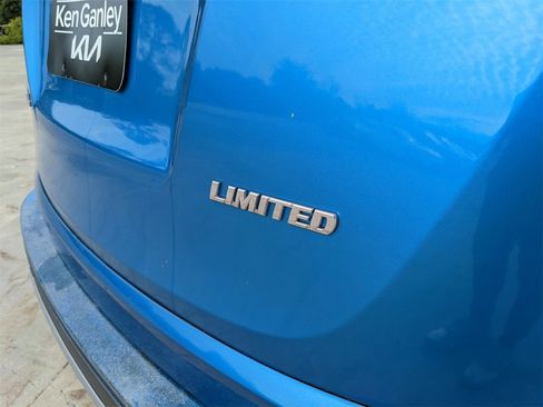 Used 2017 Toyota RAV4 Limited image 13