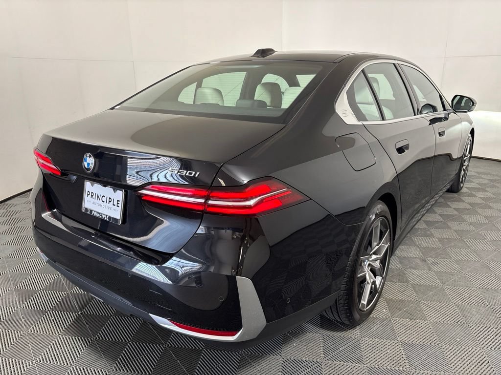 Certified 2026 BMW 530i RWD image 5