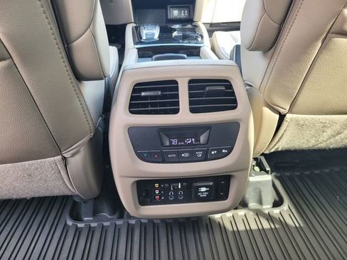 Used 2016 Honda Pilot Touring image 15