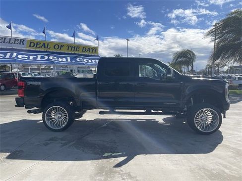 Used 2024 Ford F250 XLT w/ Black Appearance Package image 9