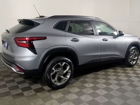 New 2026 Chevrolet Trax LT w/ Driver Confidence Package image 9