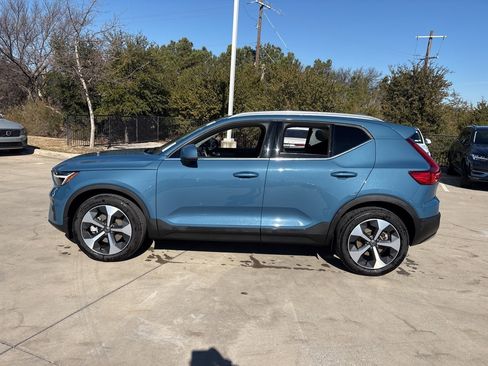 Certified 2025 Volvo XC40 B5 Plus image 6