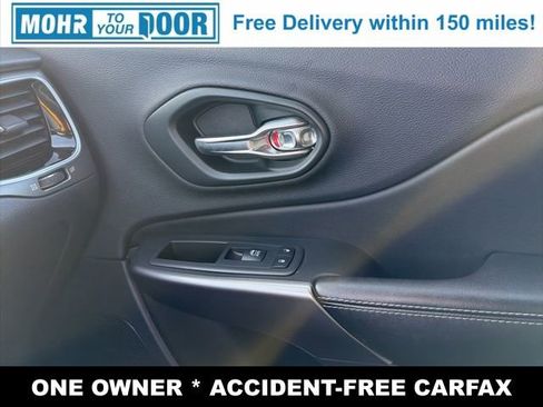 Used 2019 Jeep Cherokee Limited image 26