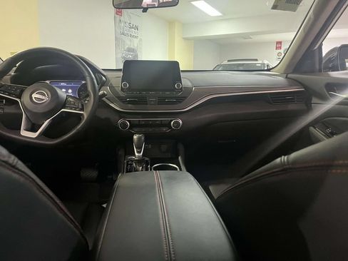 Used 2024 Nissan Altima 2.5 SR FWD image 14