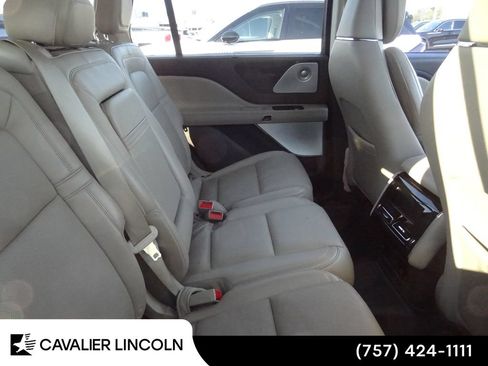 Used 2022 Lincoln Aviator Reserve w/ Equipment Group 201A RWD image 10