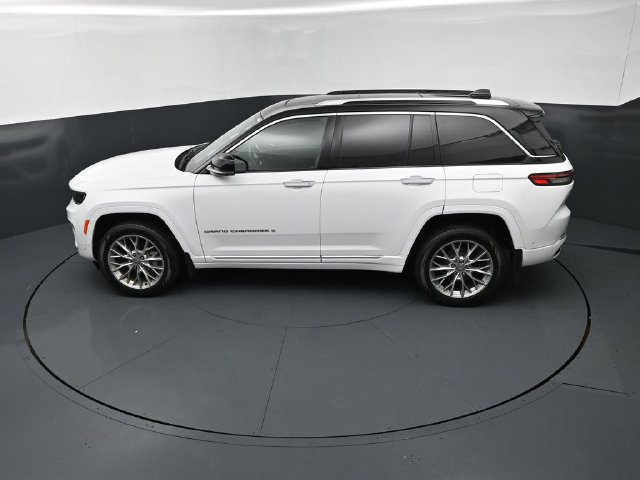 Used 2023 Jeep Grand Cherokee Summit w/ Adv Protech Group IV AWD/4WD image 15