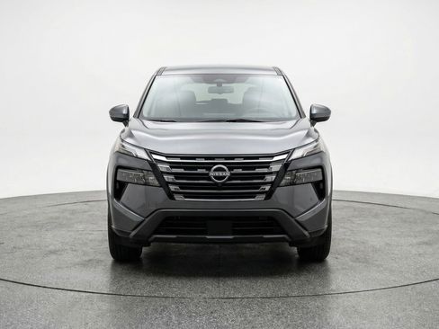 Used 2025 Nissan Rogue SV image 2